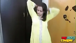 Indian Bhabhi Sonia In Yellow Shalwar Provide Getting Naked In Bedroom For Sexual connection